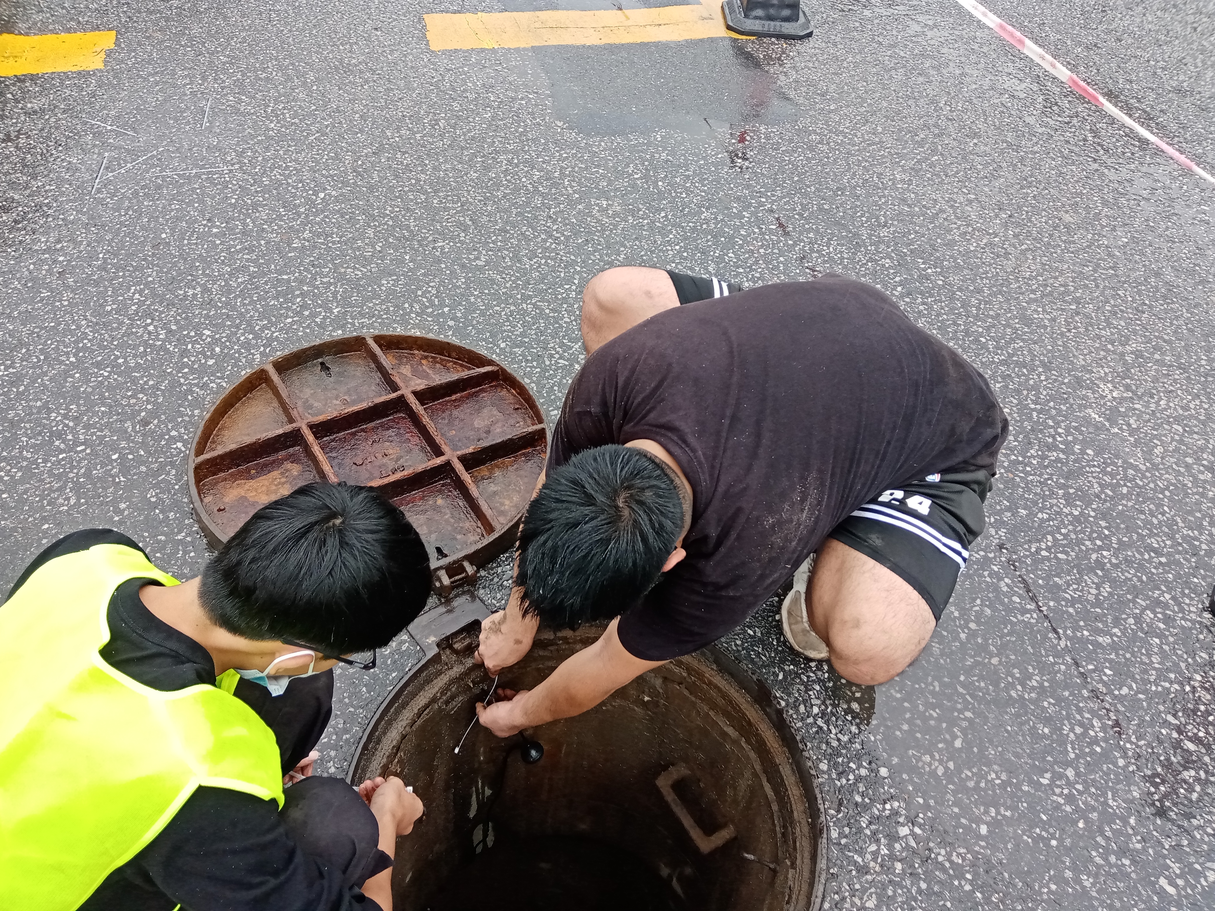 深圳水務(wù)城市管網(wǎng)水質(zhì)在線監(jiān)測(cè)系統(tǒng)現(xiàn)場(chǎng)