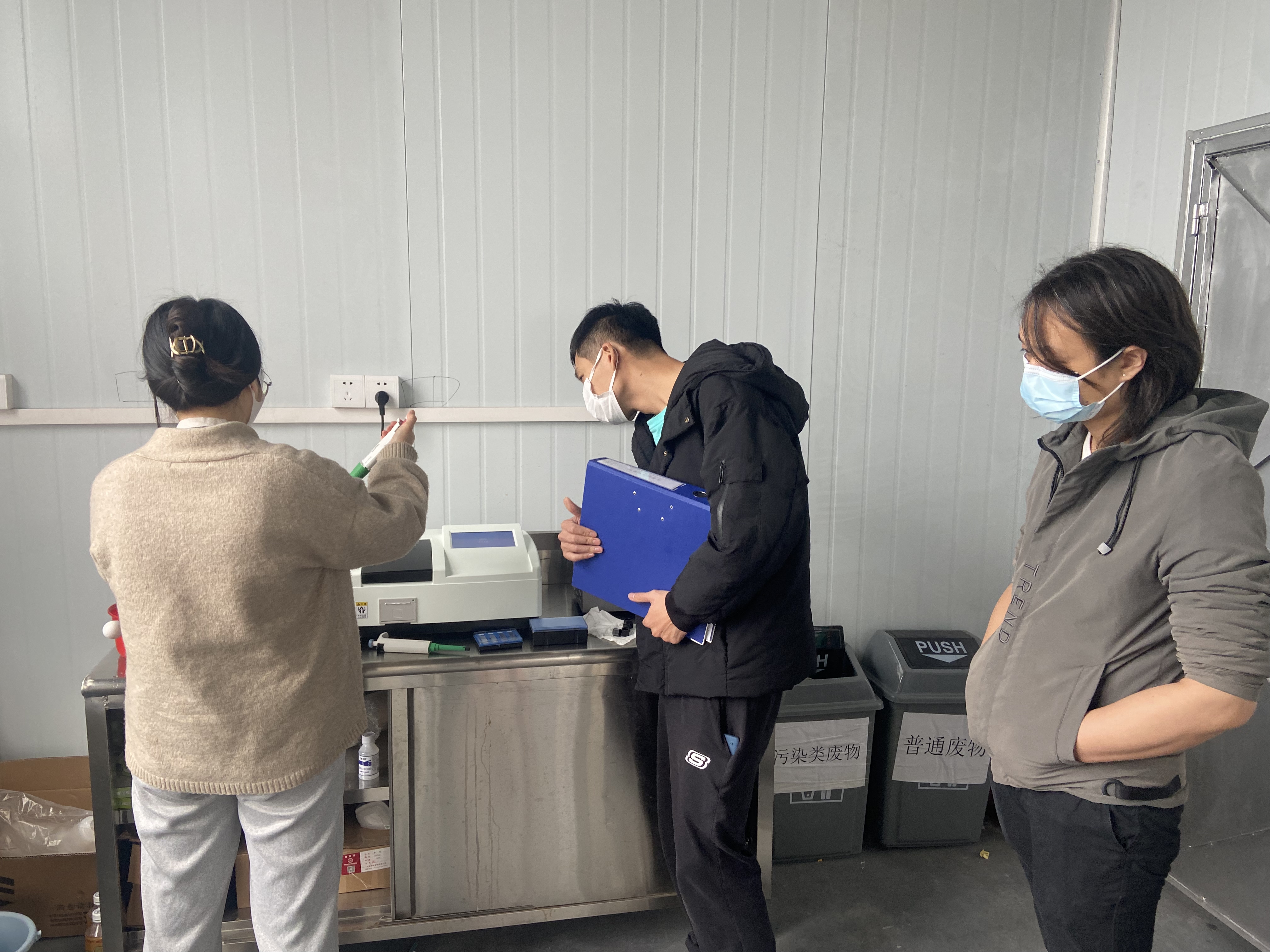 江門新會(huì)某電鍍廠水質(zhì)多參數(shù)檢測儀裝機(jī)培訓(xùn)